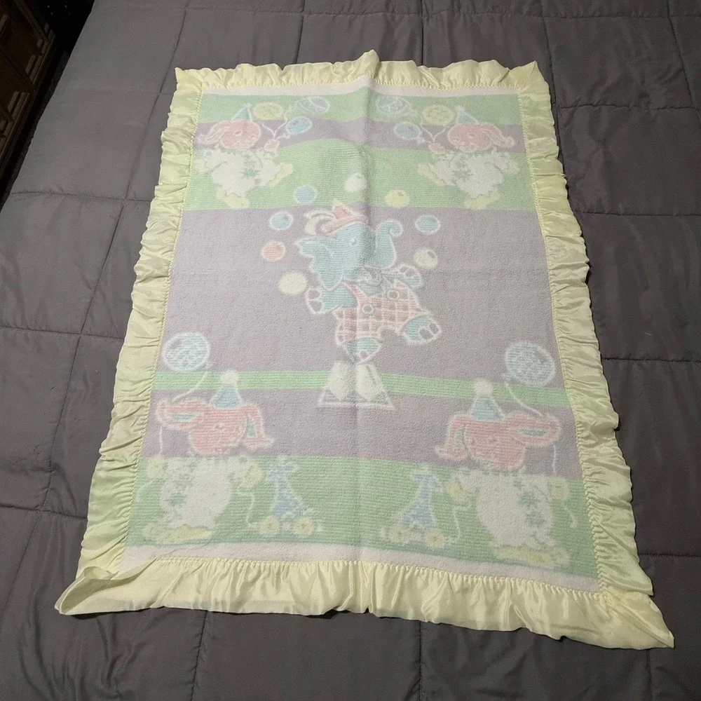 Vintage Circus Elephant Baby Blanket Yellow Satin Ruffle Trim Pastel Acrylic